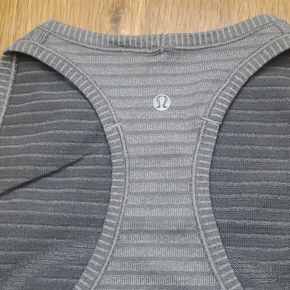 Lululemon athletic top - Picture 4 of 4